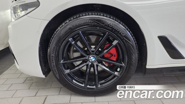 BMW 5-Series G30 520d xDrive M Sport Package - фото 4