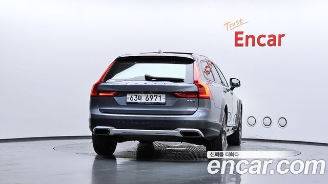 Volvo V90 T5 Pro AWD - фото 3