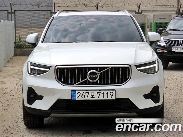 Volvo XC40 B4 Ultimate Bright - фото 0