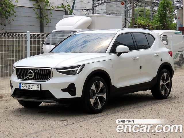 Volvo XC40 B4 Ultimate Bright - фото 1