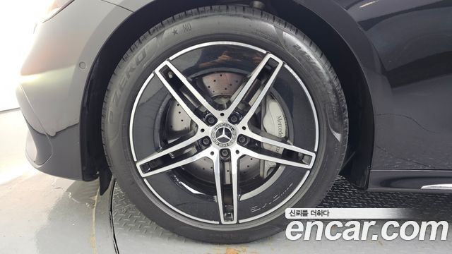Mercedes-Benz E-Class W214 E300 4MATIC AMG Line - фото 4