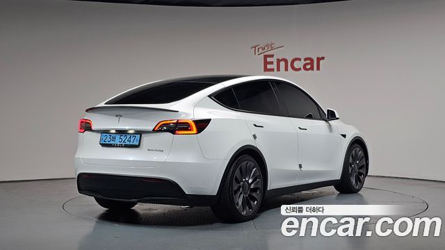 Tesla Model Y Performance AWD - фото 1