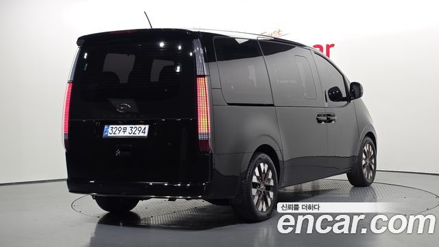 Hyundai Staria Lounge 7-Seater Inspiration - фото 1