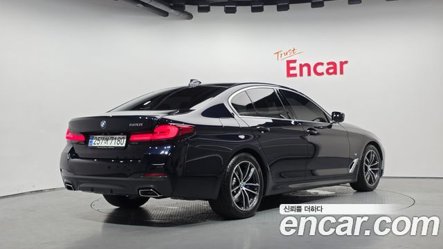 BMW 5-Series G30 520i M Sport - фото 1
