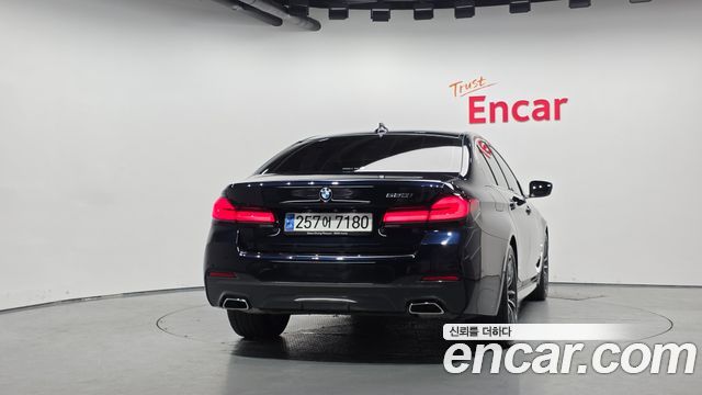 BMW 5-Series G30 520i M Sport - фото 3