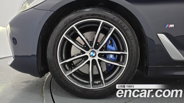 BMW 5-Series G30 520i M Sport - фото 4