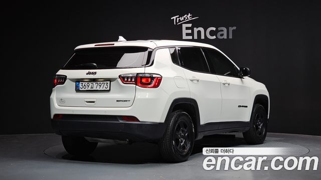 Jeep Compass 2-го поколения 2,4 Sport 2WD - фото 1