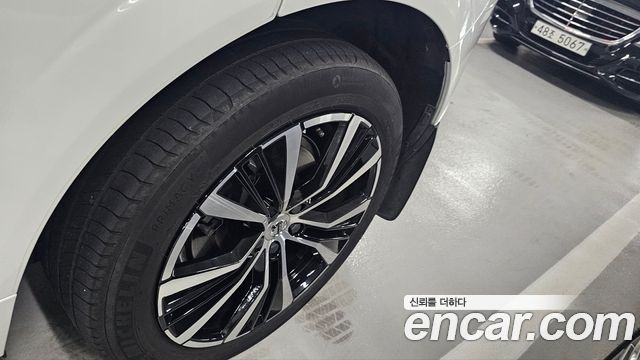 Volvo XC60 2-го поколения B6 Ultimate Bright - фото 3