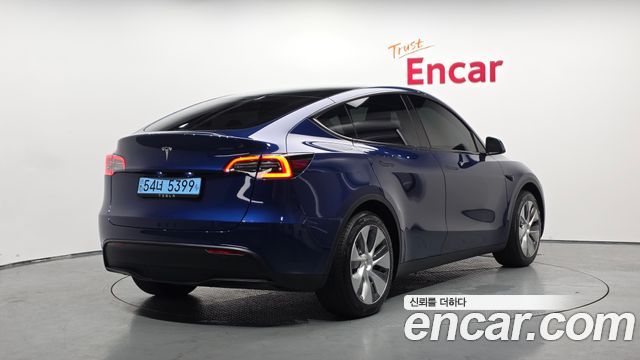 Tesla Model Y RWD - фото 1