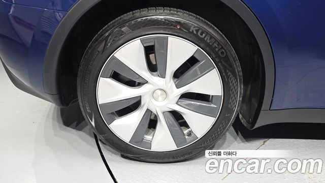 Tesla Model Y RWD - фото 4