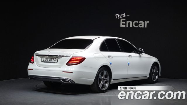 Mercedes-Benz E-Class W213 E220d Avantgarde - фото 1