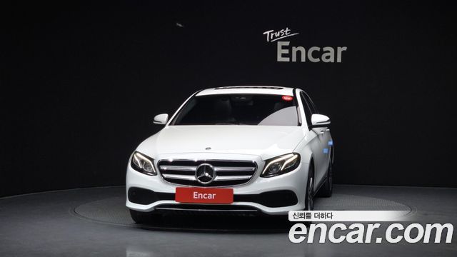 Mercedes-Benz E-Class W213 E220d Avantgarde - фото 2