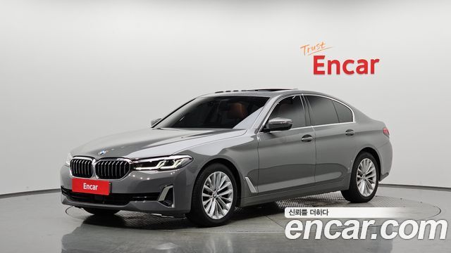 BMW 5-Series G30 520i Luxury - фото 0