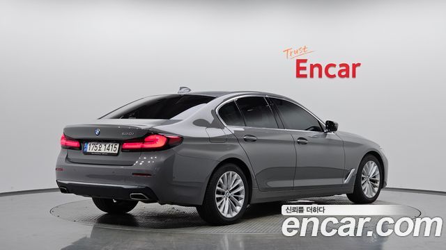 BMW 5-Series G30 520i Luxury - фото 1
