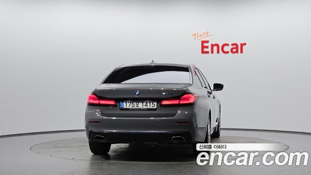 BMW 5-Series G30 520i Luxury - фото 3
