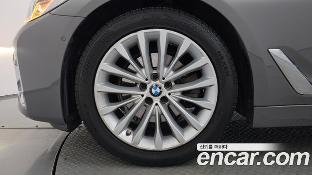 BMW 5-Series G30 520i Luxury - фото 4