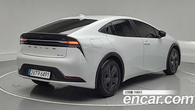 Toyota Prius 5-го поколения 2.0 PHEV SE - фото 1