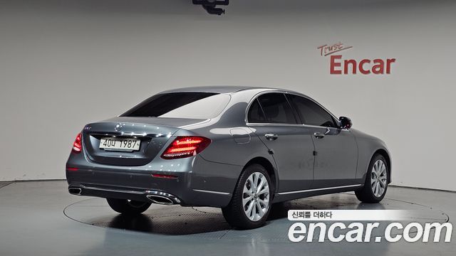 Mercedes-Benz E-Class W213 E300 Exclusive - фото 0