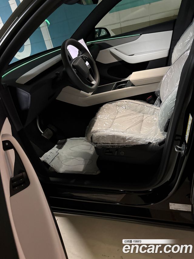 Tesla Model Y L Long Range AWD - фото 2