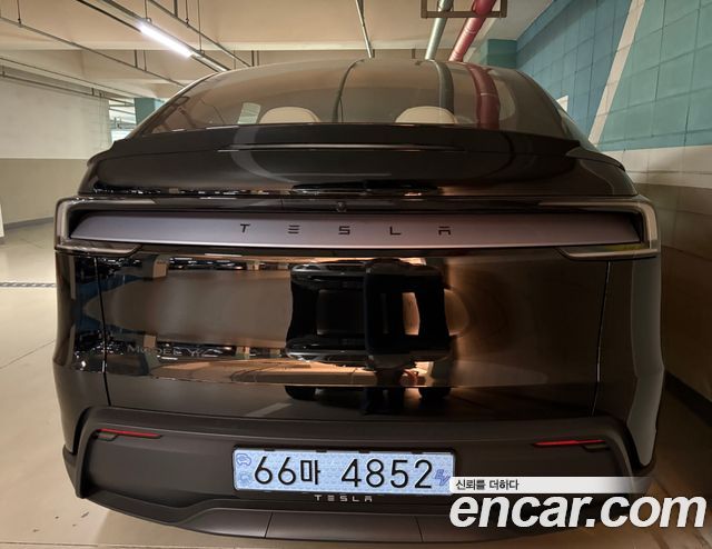 Tesla Model Y L Long Range AWD - фото 3