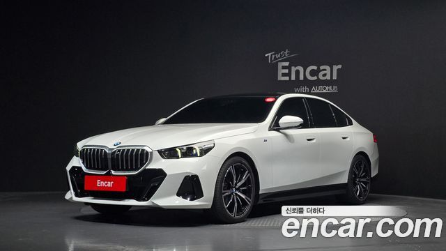 BMW 5-Series G60 530i xDrive M Sport - фото 0