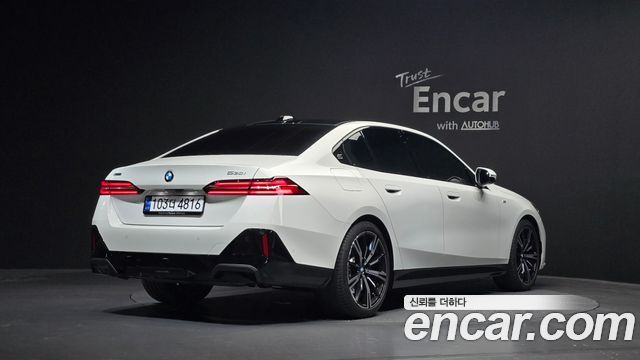 BMW 5-Series G60 530i xDrive M Sport - фото 1
