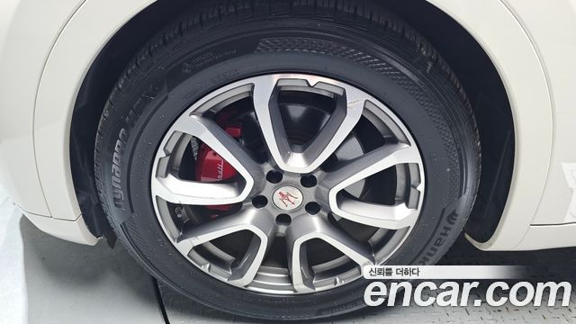 Maserati Levante 3.0 AWD GranLusso - фото 4