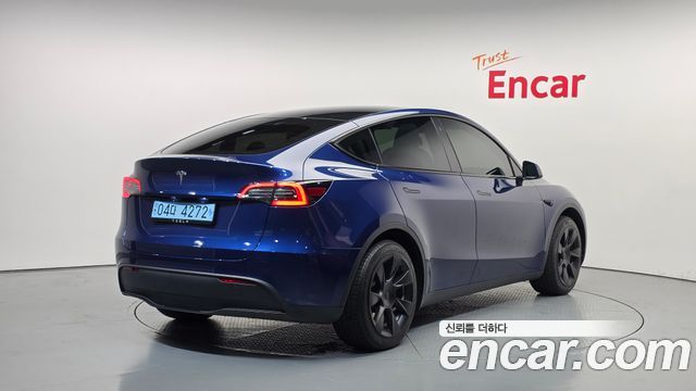 Tesla Model Y RWD - фото 1