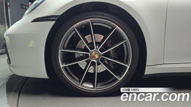 Porsche 911 Carrera 4 - фото 4