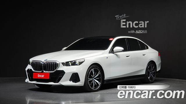 BMW 5-Series G60 530i xDrive M Sport - фото 0