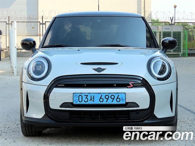 Mini Cooper SE Electric 3rd - фото 0