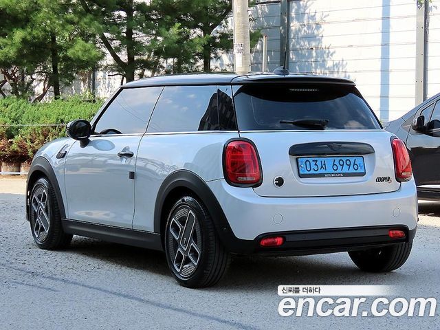 Mini Cooper SE Electric 3rd - фото 2