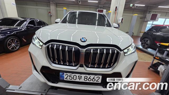 BMW X1 U11 xDrive 20i M Sport - фото 1