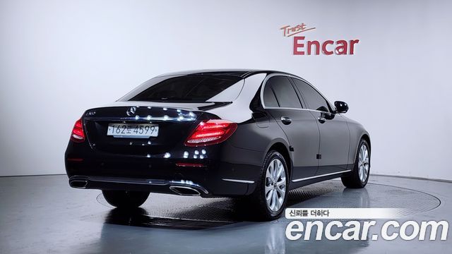 Mercedes-Benz E-Class W213 E300 4MATIC Exclusive - фото 1