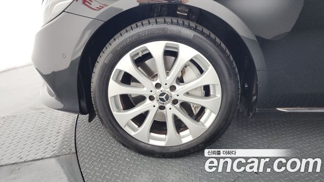 Mercedes-Benz E-Class W213 E300 4MATIC Exclusive - фото 4