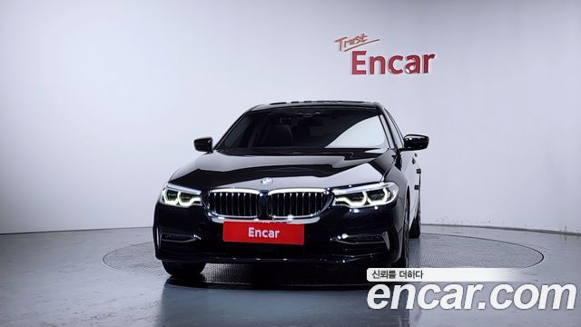 BMW 5-Series G30 530i Luxury Plus - фото 2