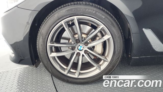 BMW 5-Series G30 530i Luxury Plus - фото 4