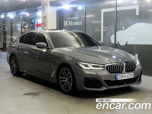 BMW 5-Series G30 520i M Sport - фото 0
