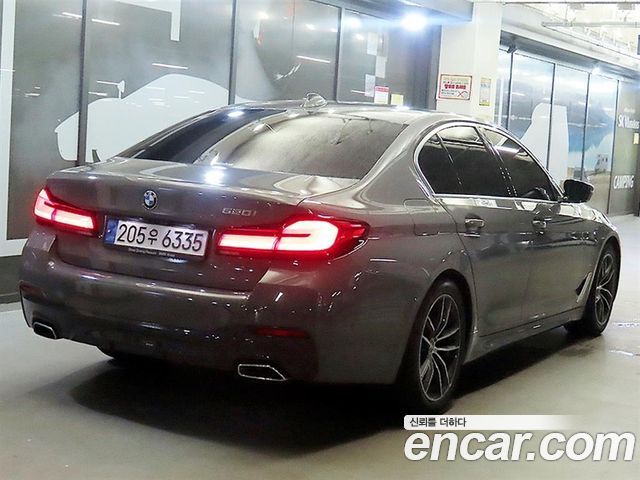 BMW 5-Series G30 520i M Sport - фото 3