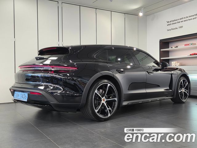 Porsche Taycan 4 Cross Turismo - фото 1