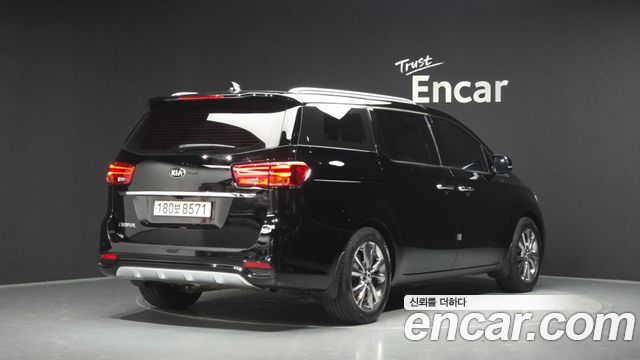 Kia Carnival Новый Gasoline 9-Seater Noblesse Special - фото 0