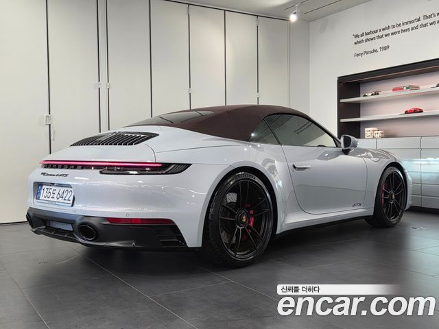 Porsche 911 Carrera 4 GTS Cabriolet - фото 1