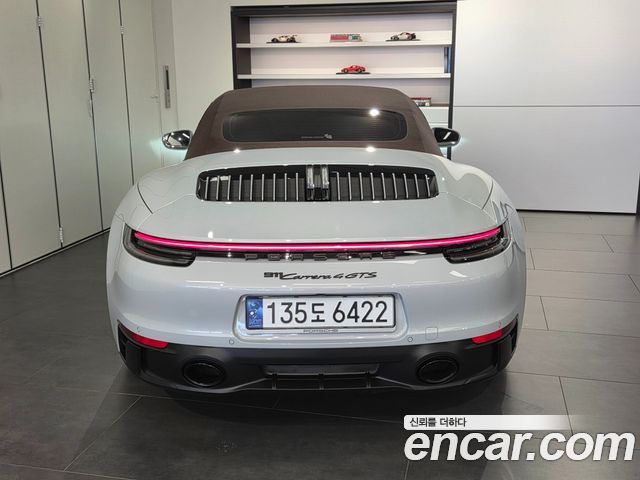 Porsche 911 Carrera 4 GTS Cabriolet - фото 3