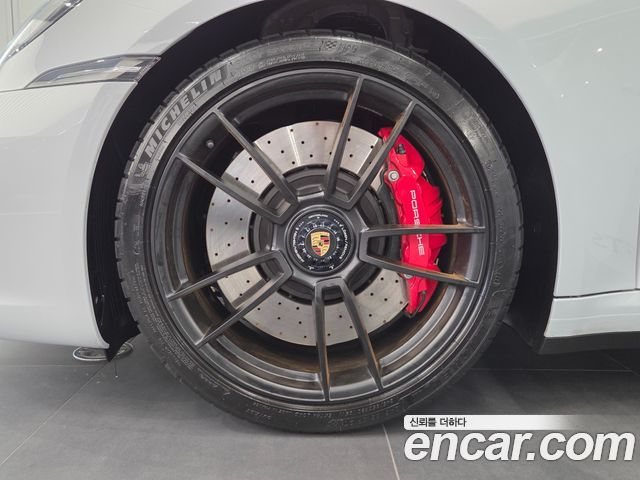 Porsche 911 Carrera 4 GTS Cabriolet - фото 4