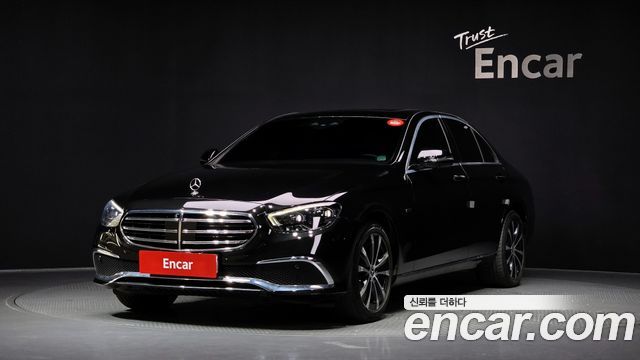 Mercedes-Benz E-Class W213 E300e 4MATIC Exclusive - фото 0