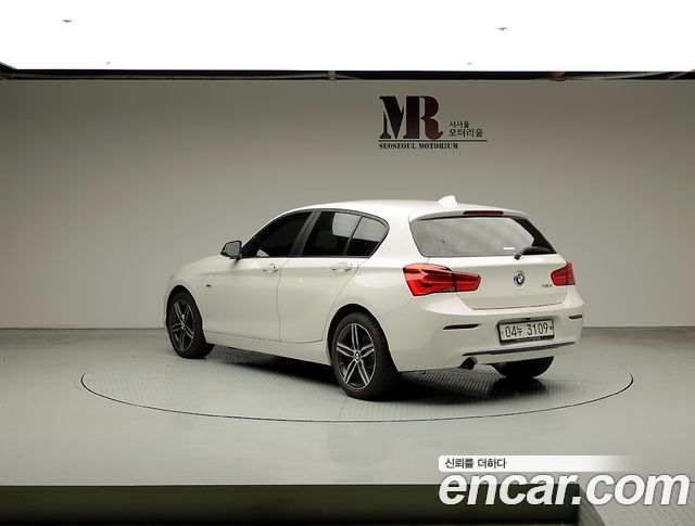 BMW 1-Series F20 118d Sport 5Door - фото 3
