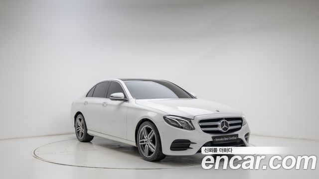 Mercedes-Benz E-Class W213 E300 4MATIC AMG Line - фото 0