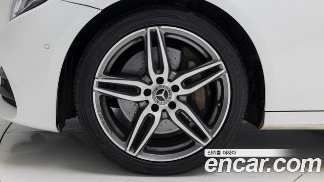 Mercedes-Benz E-Class W213 E300 4MATIC AMG Line - фото 4