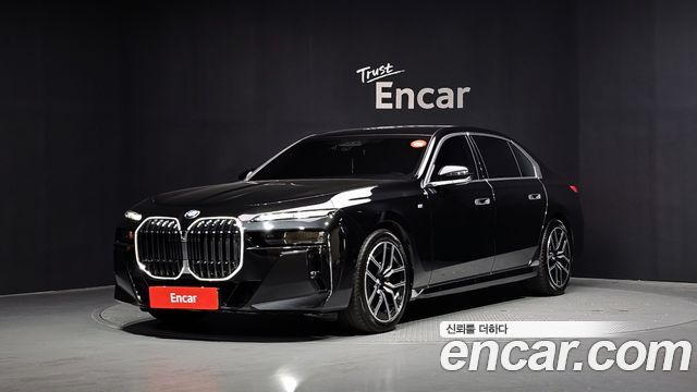 BMW 7-Series G70 740i xDrive M Sport - фото 0