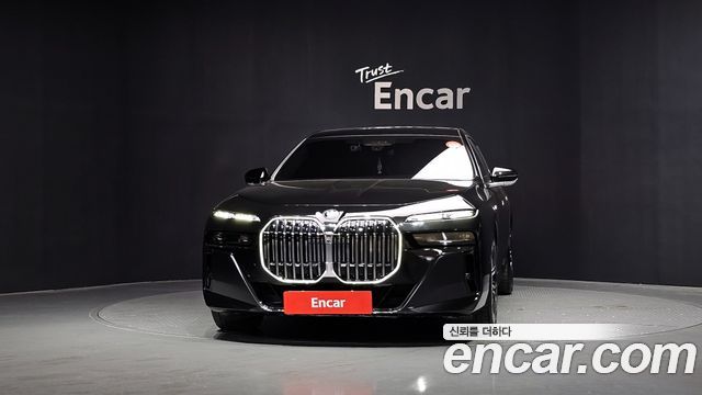 BMW 7-Series G70 740i xDrive M Sport - фото 2